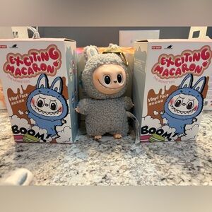 ONE- Exciting Macaron Labubu - yellow/tan